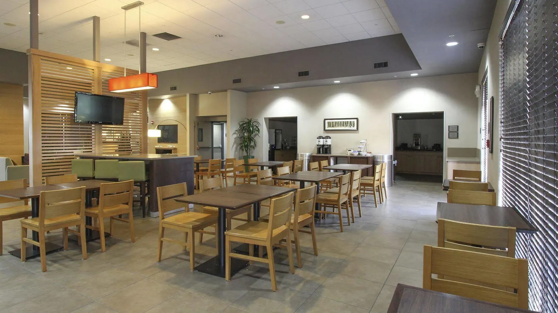 Greentree Inn & Suites Phoenix Sky Harbor Hotel