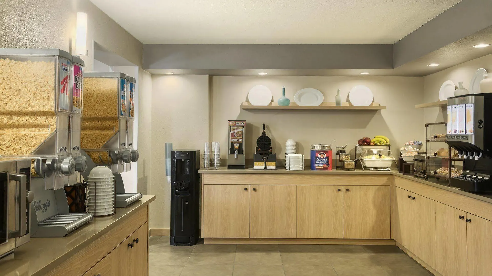 Greentree Inn & Suites Phoenix Sky Harbor Hotel