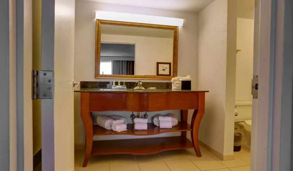Greentree Inn & Suites Phoenix Sky Harbor Stati Uniti
