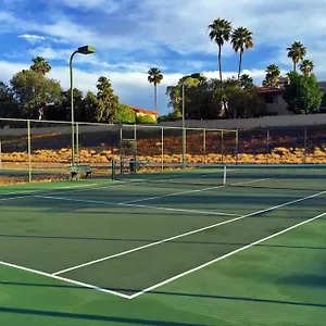 Poolside To 1 Of 3 Pool-spa Complexes, Heated & Open 24/7/365! Holiday home
