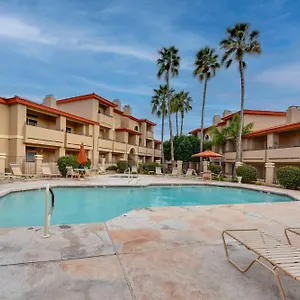 With Balcony And - 14 Mi To Downtown Apartment